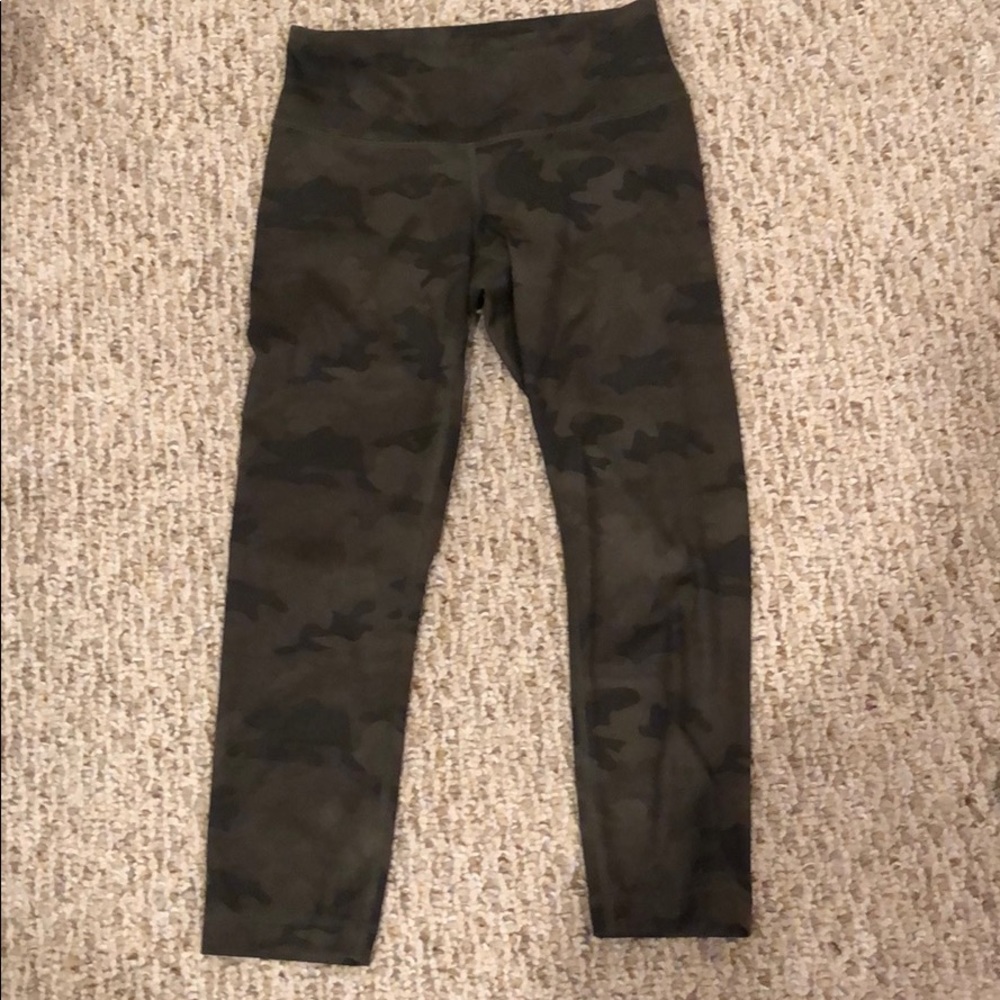 Lululemon camp cropped leggings
